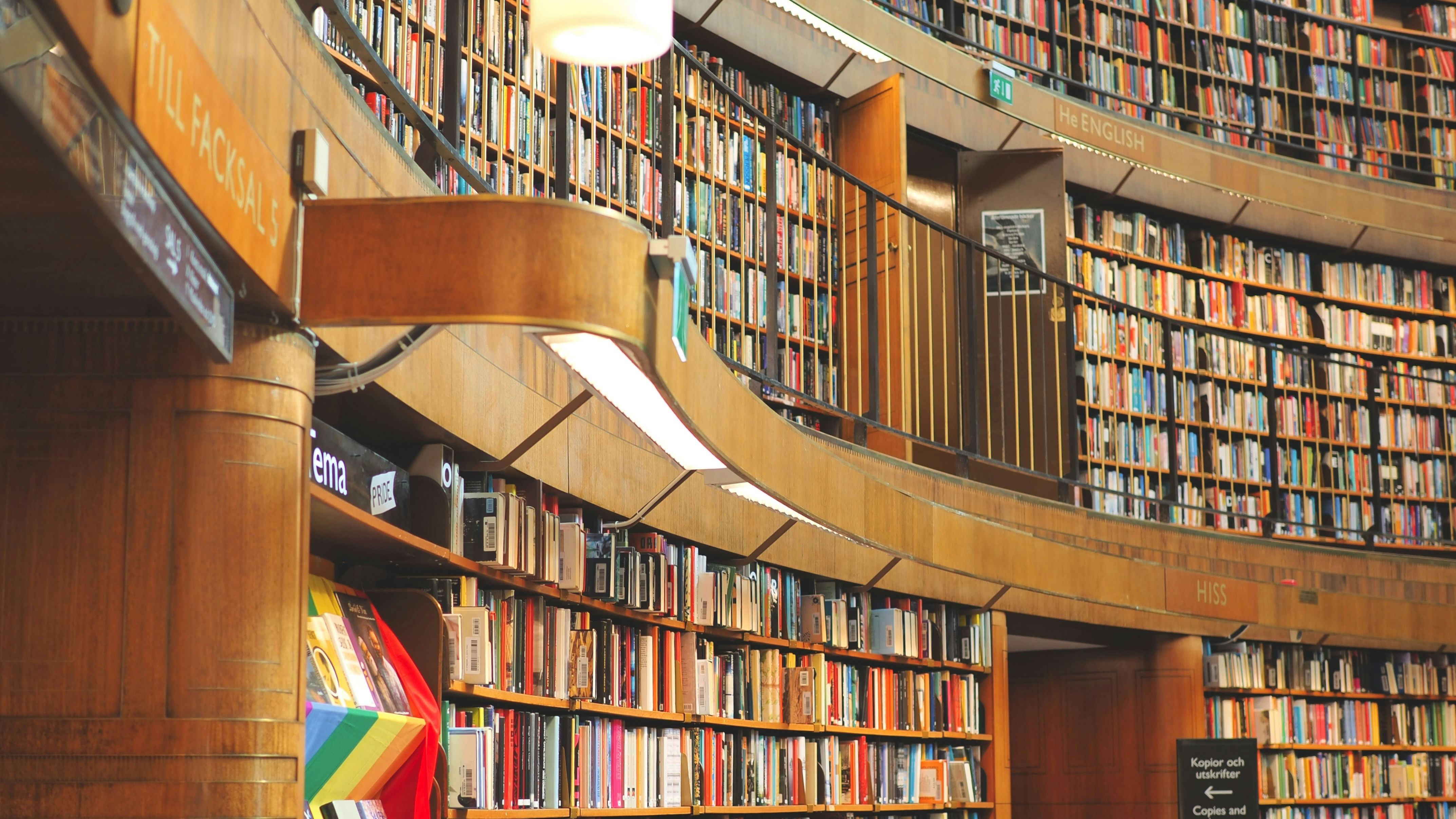 Что значит "hit the books" и другие учебные идиомы